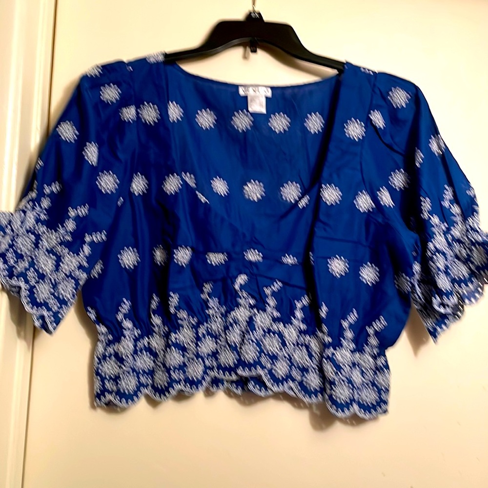 VENUS Navy embroidered crop top